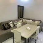 كنب وطاولة طعام