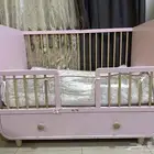 سرير وخزانه