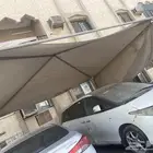 مظلة كبيرة تتسع سيارتين