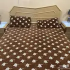 سرير كبير معه درجين ومعه الطراحه البيع مستعجل الحميمه