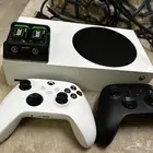 اكس بوكس سيريس اس مع يدين وبطارية و ضمانه ساري حتى 2026