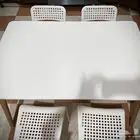 طاولة طعام من إيكيا