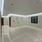 للبيع شقة فاخرة دور اول مع سطح خاص