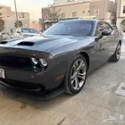 دوج تشالنجر 2022 8 سلندر لوحة دبي في الرياض