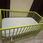 سرير اطفال ايكيا مع مرتبة للبيع