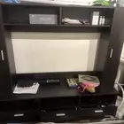 طاولة تلفاز ورفوف قزاز