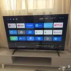 شاشة مع طاوله