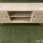 طاولة تلفزيون نضيفه للبيع