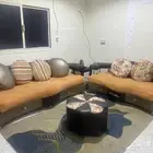 كنبتين مع طاوله