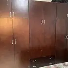 دولاب ومكتبة