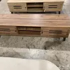 طاولة تلفزيون