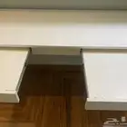 مكتب خشبي ابيض