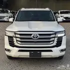 تويوتا لاندكروزر GXR L3 2024 ديزل - شبه الجديد