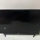 الشاشه شغاله بس فيها كسر بسيط مره