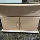 طاوله لون بطيخي مع قزازتها