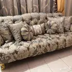 2 طقم كنب مستعمل   شمعدانات   فازات كبيره ورد صناعي