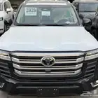 تويوتا جي اكس ار L4 بنزين 2026 شاشات نظام 50-50