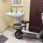 سكوتر شبه جديد استخدام اقل من شهر