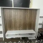 خلفية. للتلفزيون دولاب