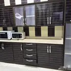 مطبخ ومايكرويف وفرن كهربائي