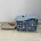 بيت قطط مع سطل وتراب