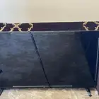 تلفزيون شبه جديد للبيع