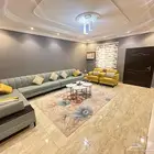 كنب مستعمل نظيف مع سجاد و طاولات