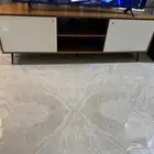 طاولة تلفزيون