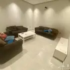كنب من المنزل مستعمل ونظيف ومعاه طاولة تلفاز وتسريحه
