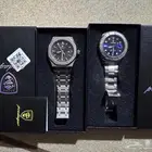 ساعتين أصلية جديده بعلبها لم تستعمل للبيع المستعجل بالدمام