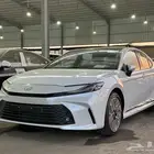 كامري بانوراما هايبرد LE ابيض لؤلؤي مدخل بيج 2025