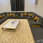 مجلس عربي وستارة وطاولتين زوايا على شكل مراية