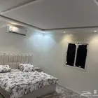 شقه مفروشه مكونه من غرفتين نوم وصاله ومطبخ شارع قابوس