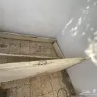 باب. خشب. مع شرشوب