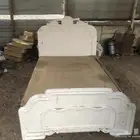 سرير نفر ويوجد الفراش معه