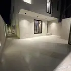 شقه ارضيه للبيع حي الاخضر من 5 غرف وصاله وحوش وسيع