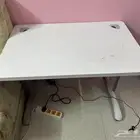 طاولة بيضاء