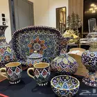صناعة إيرانية يدوية من الفخار المزخرف