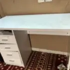 مكتب وكرسي متحرك