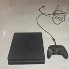 سوني 4 نظيف مع يد ( بسلك ) سعرها 300 ريال