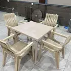 كراسي وطاولات