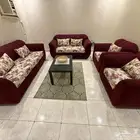 كنب جلوس نظيف جدا مع ستارة