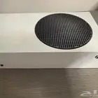 اكس بوكس سيريس اس نضييف جدا مع يدين بيضاء نضيفه و السعر 800