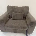 كنب اشلي استعمال 6 شهور نضيف سبب البيع الحجم غير مناسب