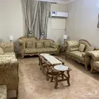 كنب تسع اشخاص وغرفة سفرة ومكيف وطاولة تلفزيون هدية