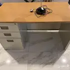 طاولة مكتبيه