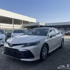 تويوتا كامري 2022 LE طيس شبه الاصفار