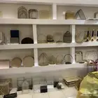 محل ورد بكامل بضاعته للبيع