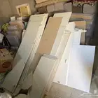 غرفة نوم سرير ودرج نضيفه جدا