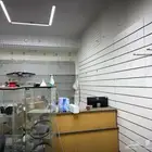 اغراض وأرفف مفكوكه جاهزه لمحل زينة سيارات للبيع